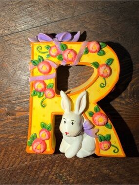 VTG 1999 Mary Engelbreit Resin Alphabet Letter R Figurine Rabbit Ribbon Roses